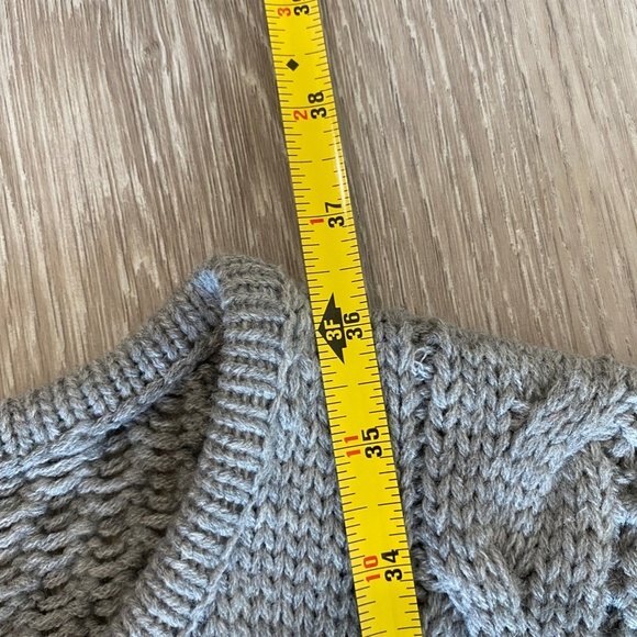 Kate & Mallory Sleeveless Open Front Cable Knit Cardigan/Vest. Gray. Medium - Picture 9 of 12